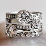 Anel Vintage Prateado com Camadas de Cristal